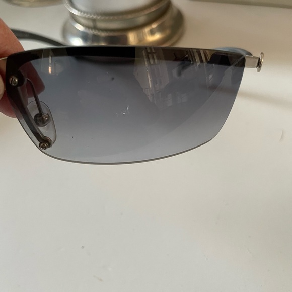 Chanel vintage grey sunglasses with case and cloth (cloth is in new condition) - Picture 10 of 11